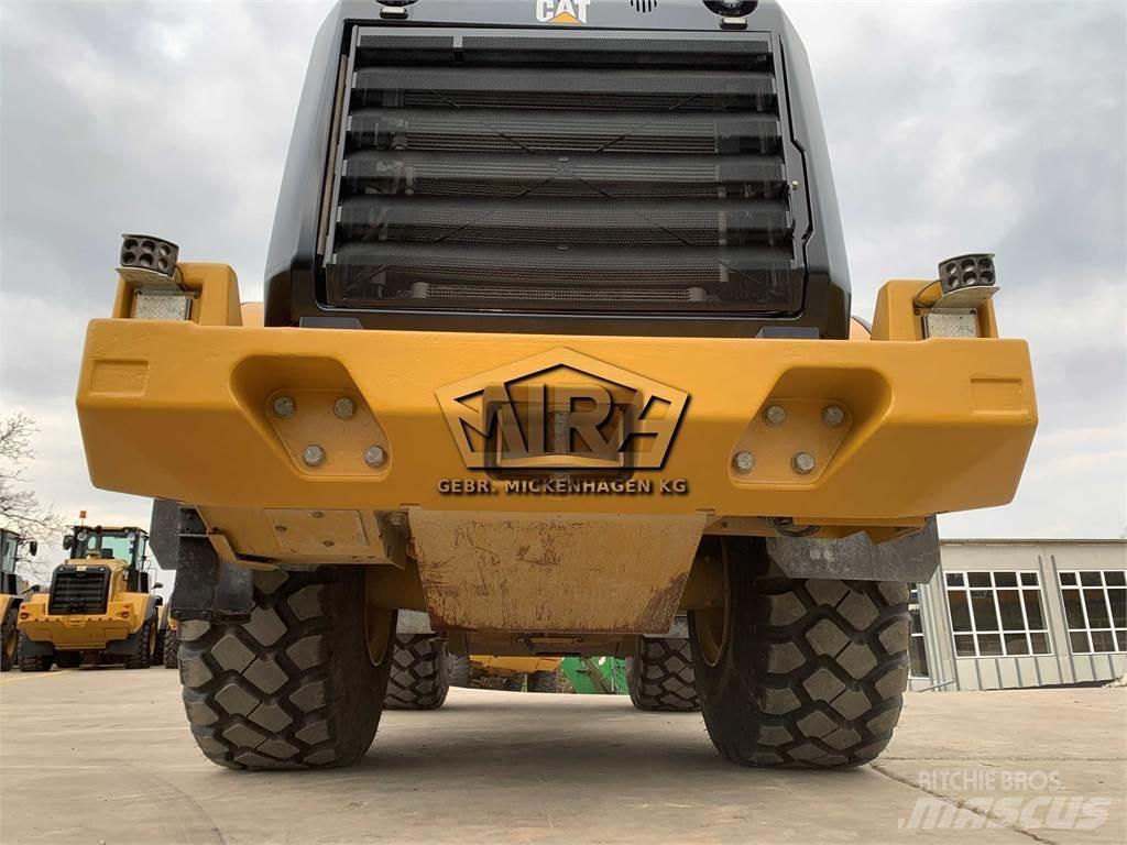 CAT 966M Фронтальні навантажувачі