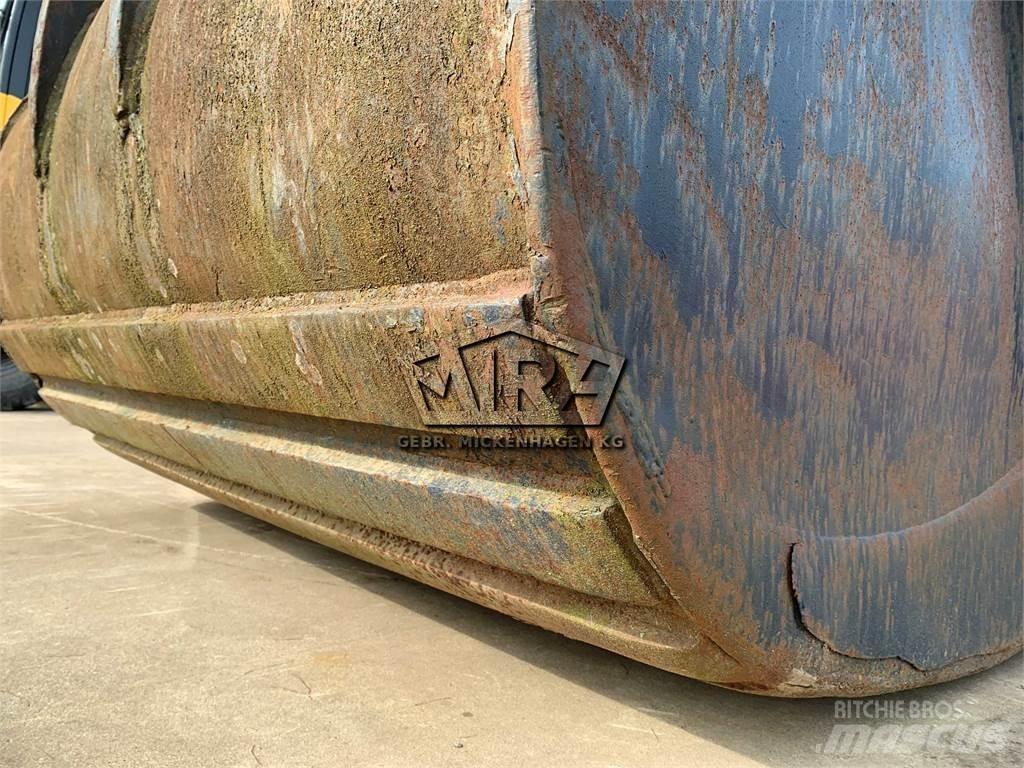 Komatsu 1800 mm Траншейні екскаватори