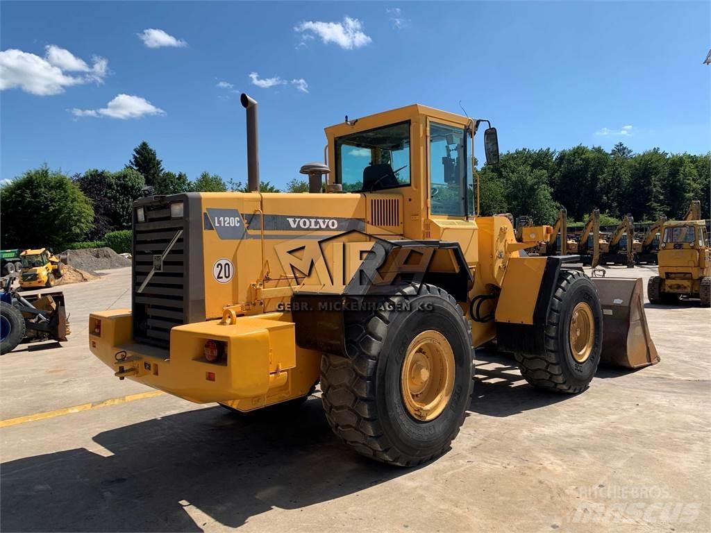 Volvo L 120 C Фронтальні навантажувачі