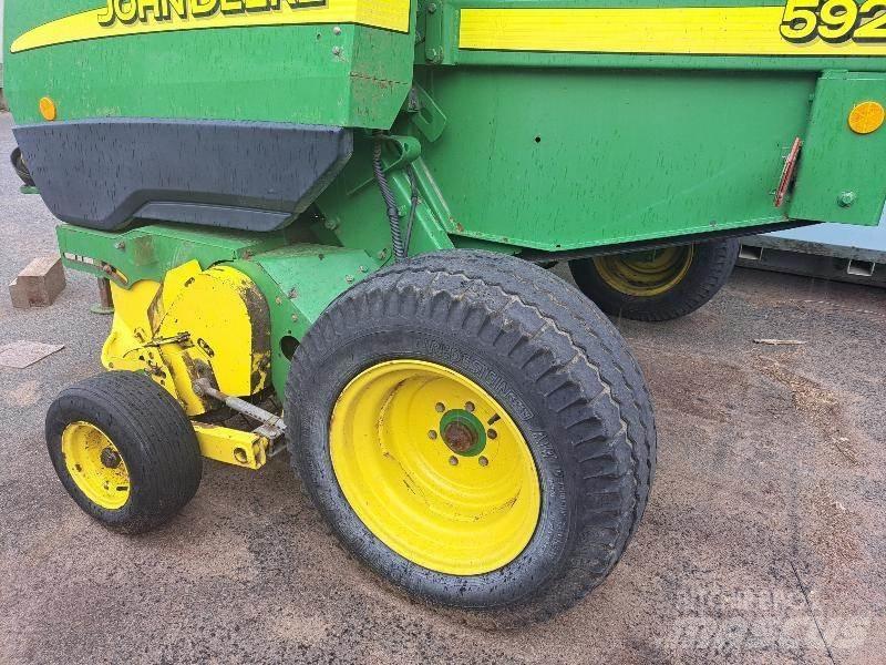 John Deere 592 Рулонні прес-підбирачі