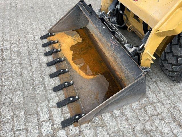 CAT 242D3 Будтехніка - Інші