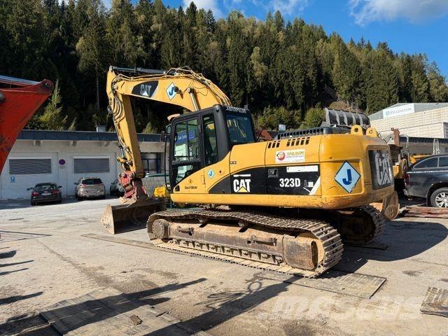 CAT 323D Гусеничні екскаватори