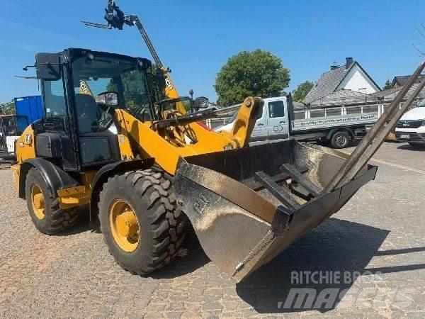 CAT 906 Фронтальні навантажувачі