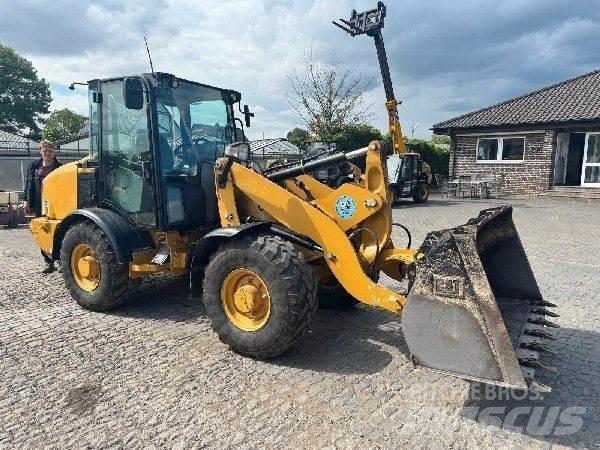 CAT 906M Фронтальні навантажувачі