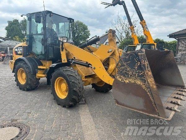 CAT 908 Фронтальні навантажувачі
