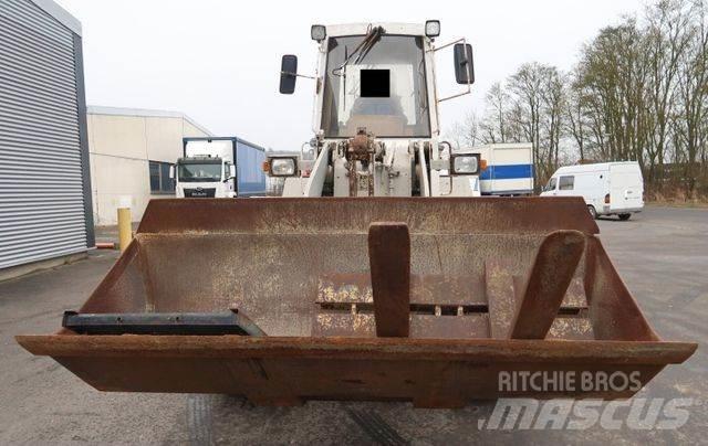 CAT 910 E Фронтальні навантажувачі