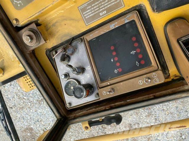 CAT 953 Laderaupe Гусеничні бульдозери