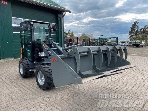 GiANT G2200 HD Фронтальні навантажувачі та екскаватори