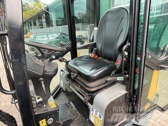 GiANT G2200 HD Фронтальні навантажувачі та екскаватори