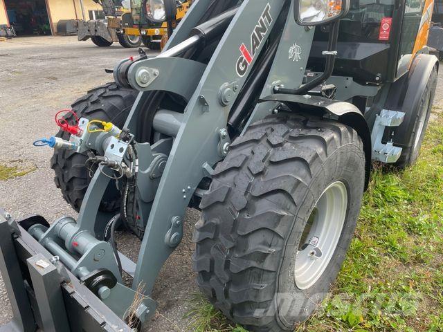 GiANT G5000 Фронтальні навантажувачі