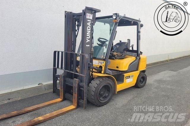 Hyundai 30L-7A Газові навантажувачі