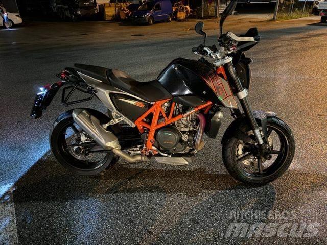 KTM 690 DUKE Вантажівки / спеціальні