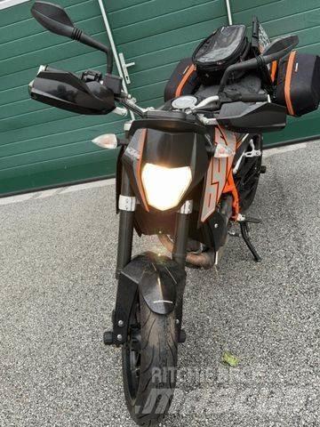KTM 690 DUKE Вантажівки / спеціальні