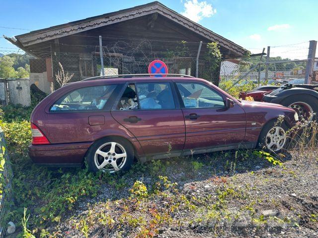 Mercedes-Benz 200 Автомобілі