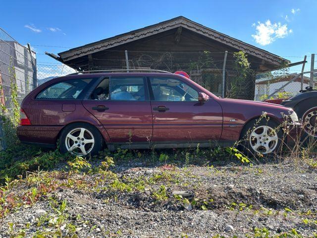Mercedes-Benz 200 Автомобілі