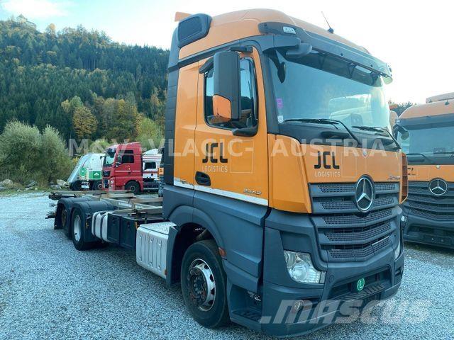 Mercedes-Benz 2542 Шасі з кабіною