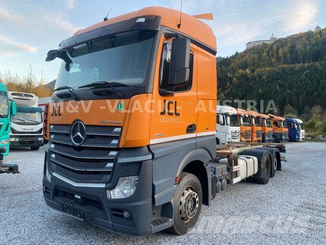 Mercedes-Benz 2542 Шасі з кабіною