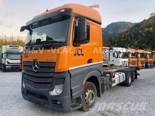 Mercedes-Benz 2542 Шасі з кабіною