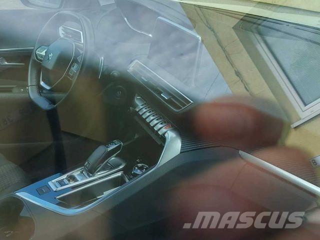 Peugeot 3008 Пікапи / Бічне розвантаження