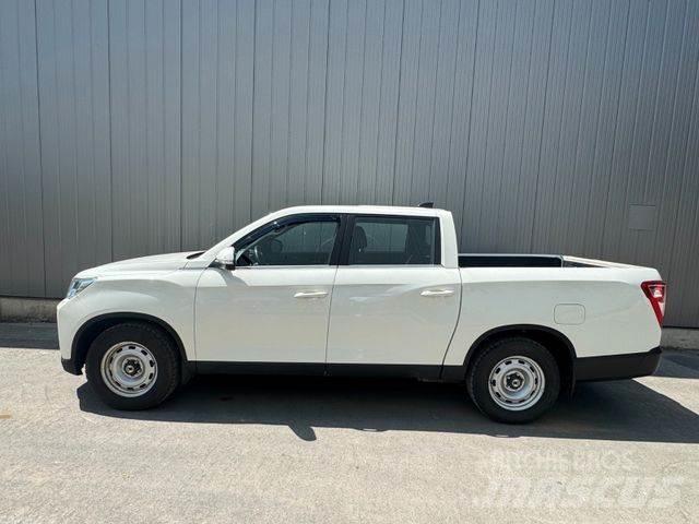 Ssangyong MUSSO Пікапи / Бічне розвантаження