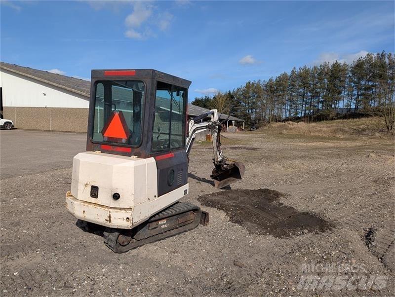 Bobcat X220 Міні-екскаватори < 7т