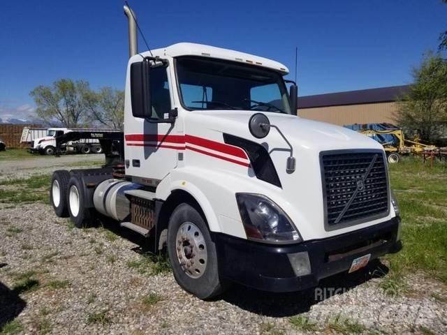 Volvo Semi Tractor Панельні фургони