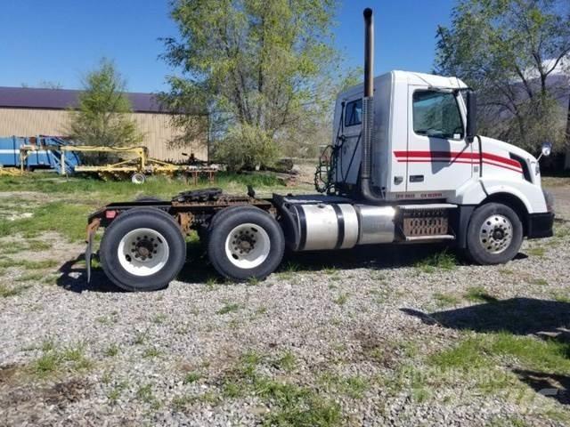 Volvo Semi Tractor Панельні фургони