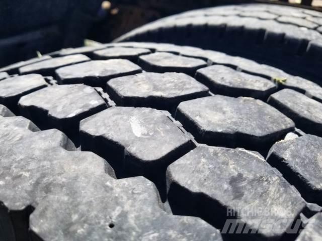 Volvo Semi Tractor Панельні фургони