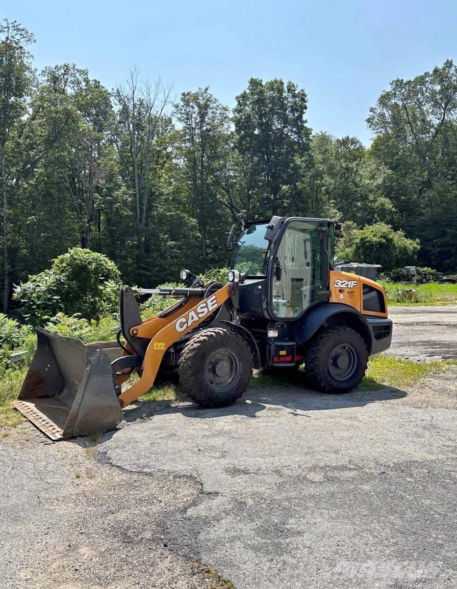 CASE 321F Фронтальні навантажувачі