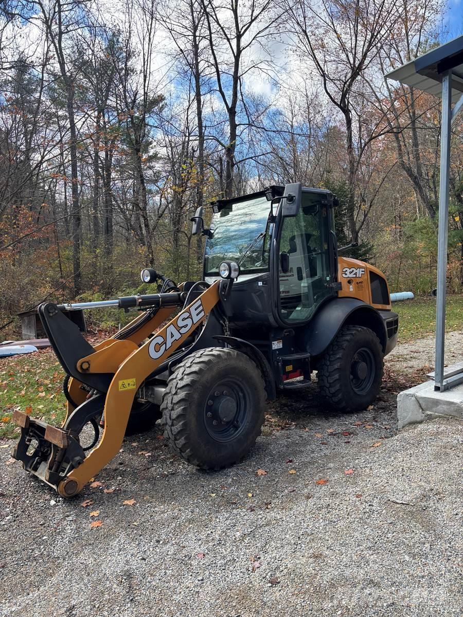 CASE 321F Фронтальні навантажувачі