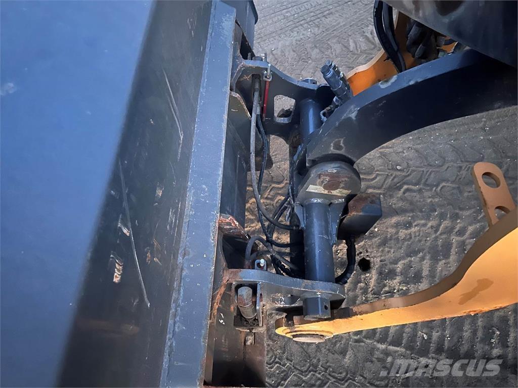 CASE 321F Фронтальні навантажувачі