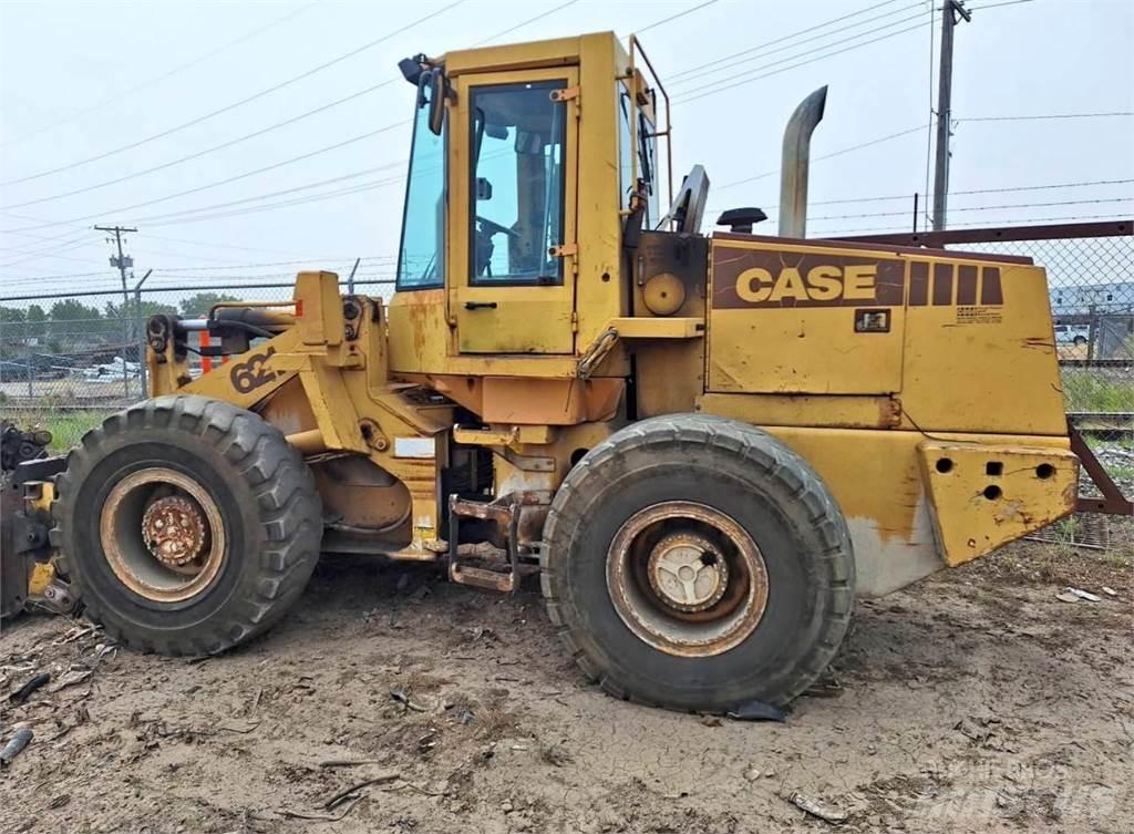 CASE 621 Фронтальні навантажувачі