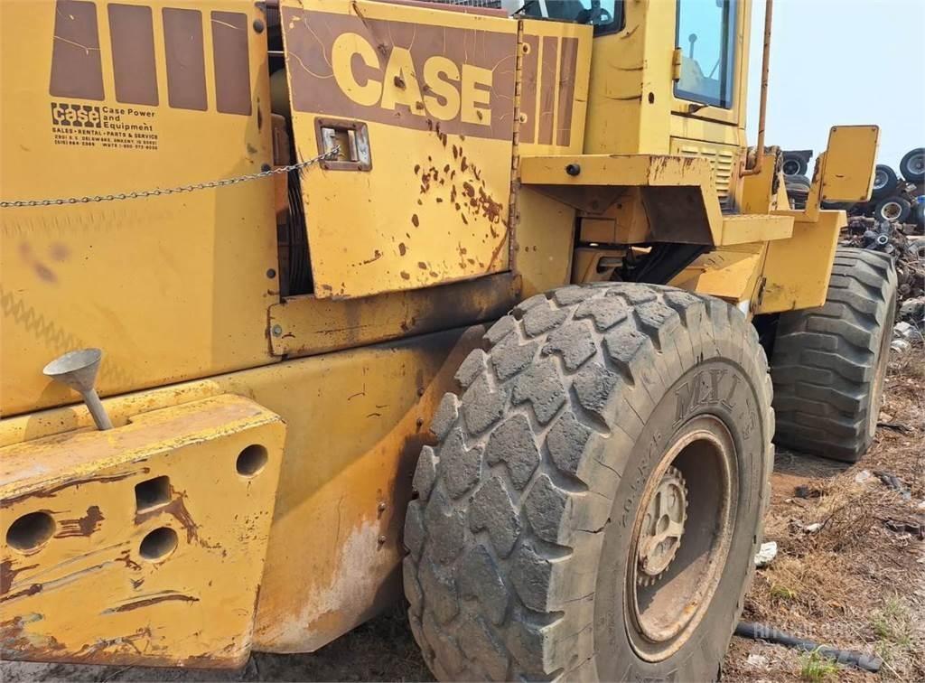CASE 621 Фронтальні навантажувачі