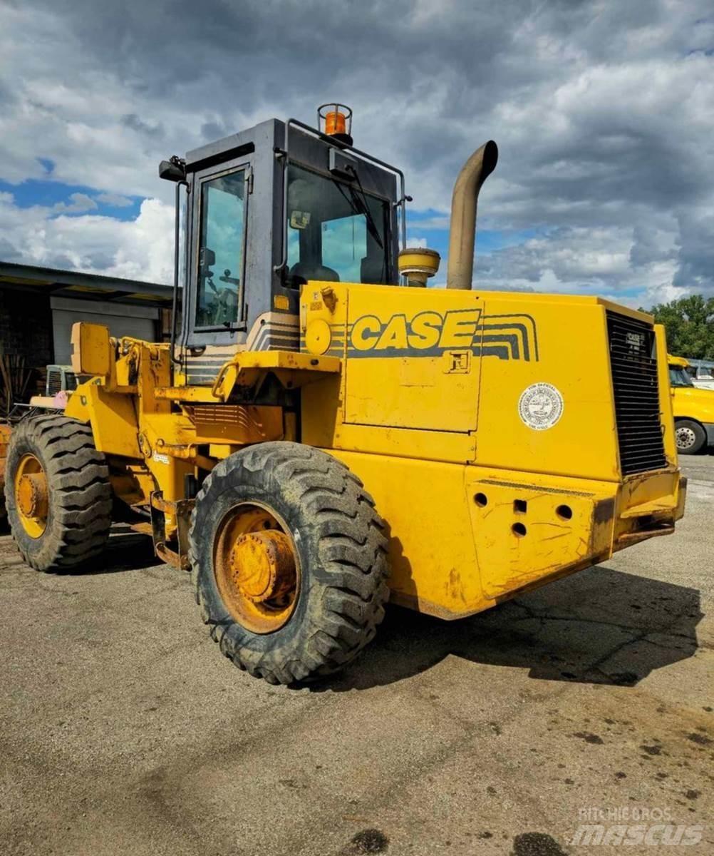 CASE 621B Фронтальні навантажувачі
