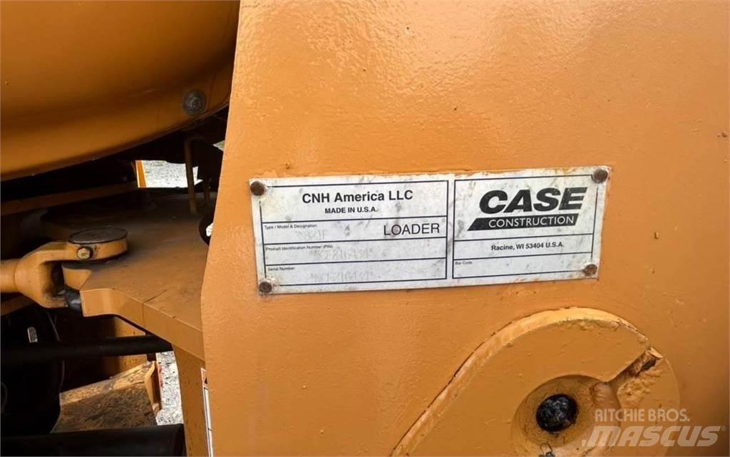 CASE 821F Фронтальні навантажувачі