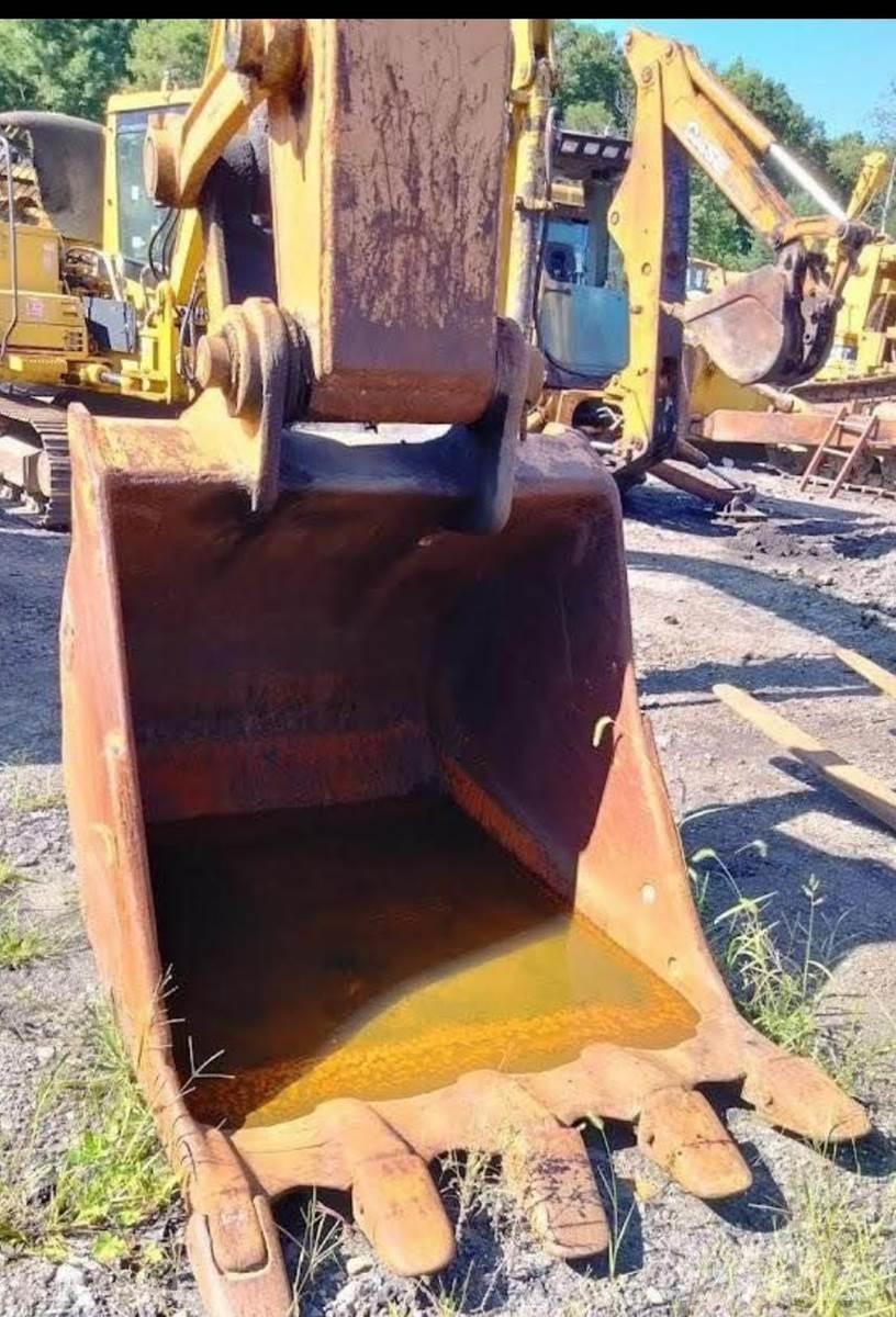 CASE 9050B Гусеничні екскаватори