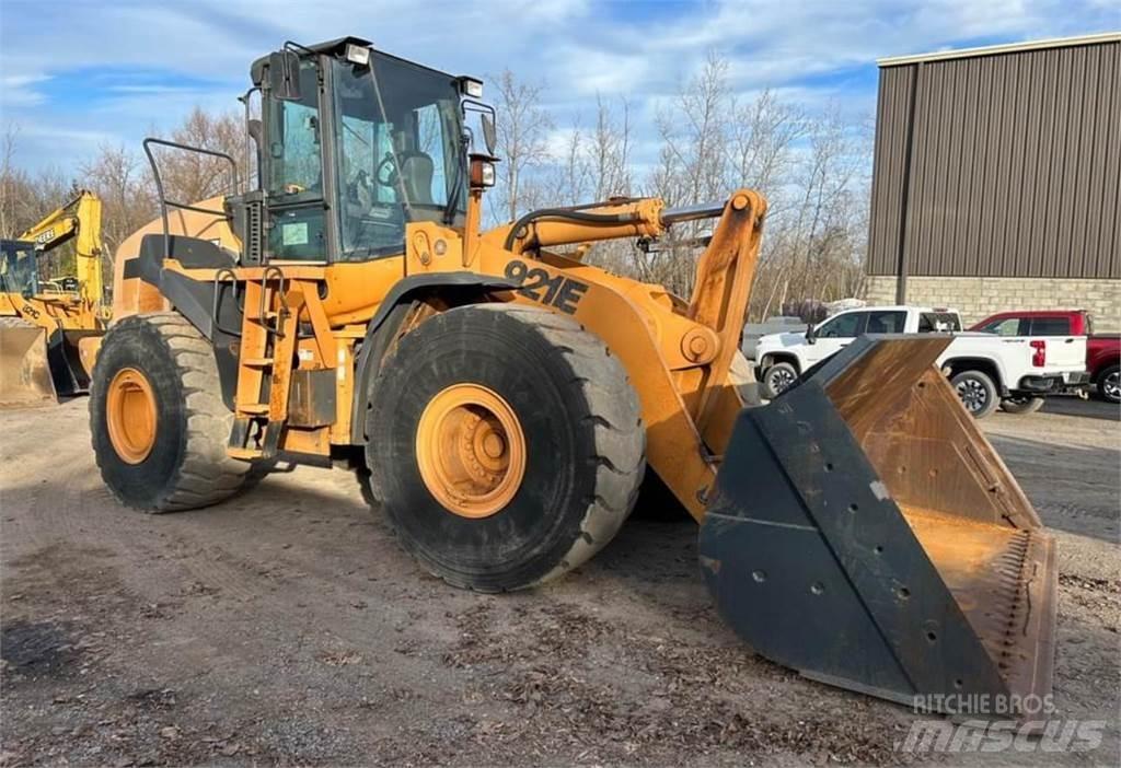 CASE 921E Фронтальні навантажувачі