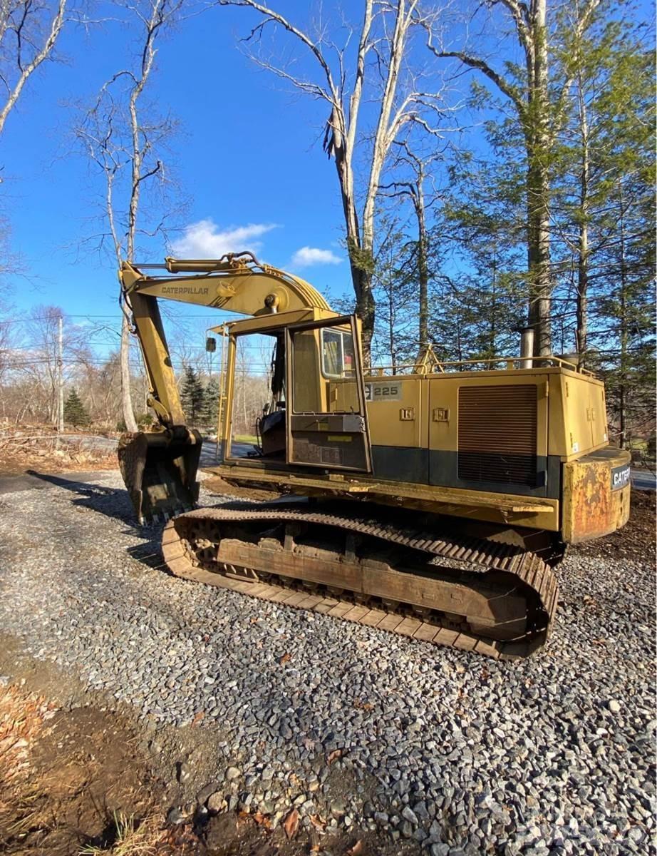 CAT 225 Гусеничні екскаватори