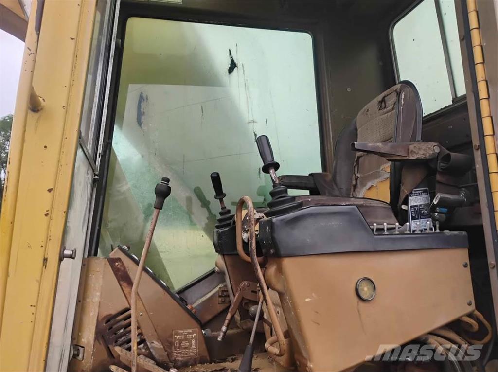 CAT 225 LC Гусеничні екскаватори