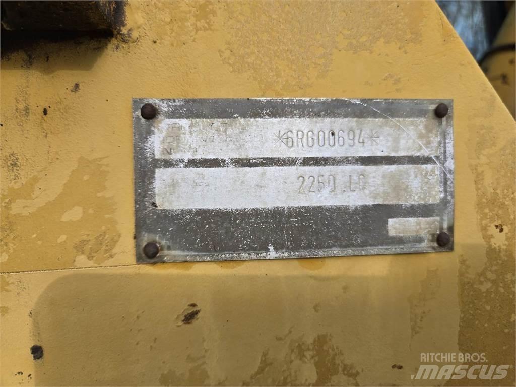 CAT 225D Гусеничні екскаватори