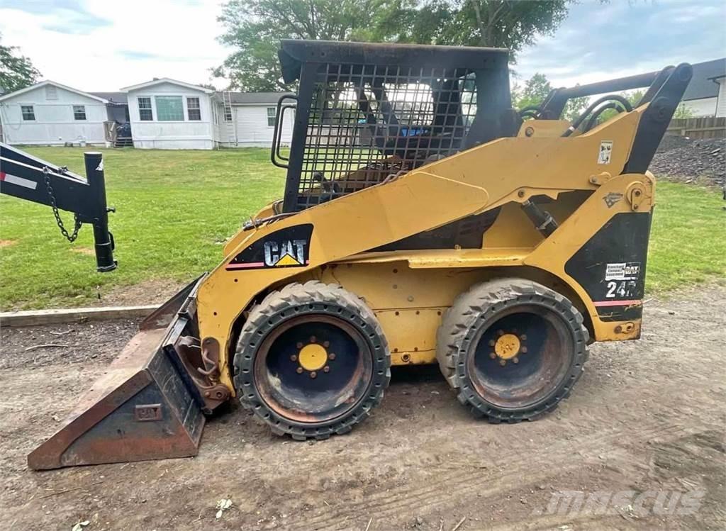 CAT 242 Міні-навантажувачі