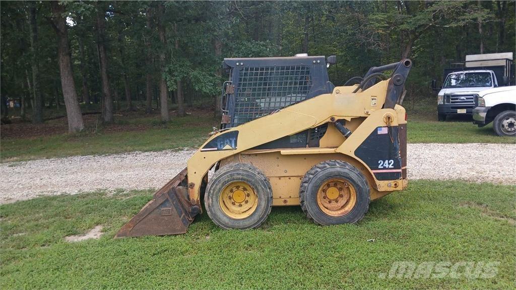 CAT 242 Міні-навантажувачі