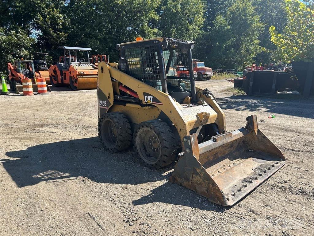 CAT 246B Міні-навантажувачі