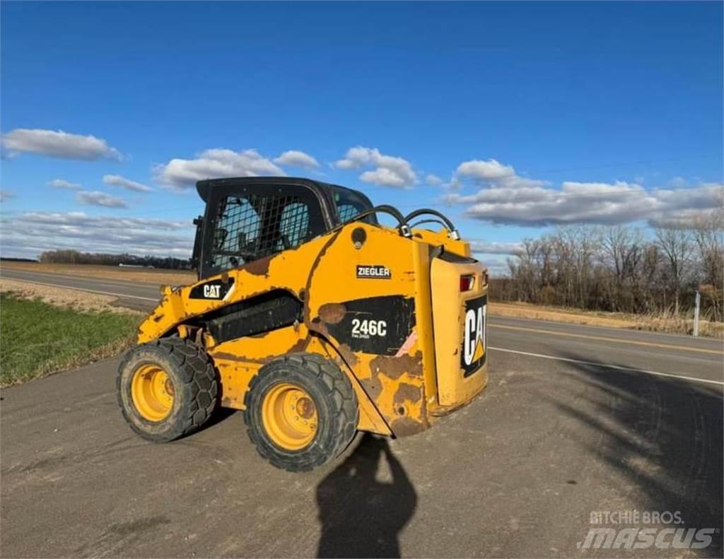 CAT 246C Міні-навантажувачі