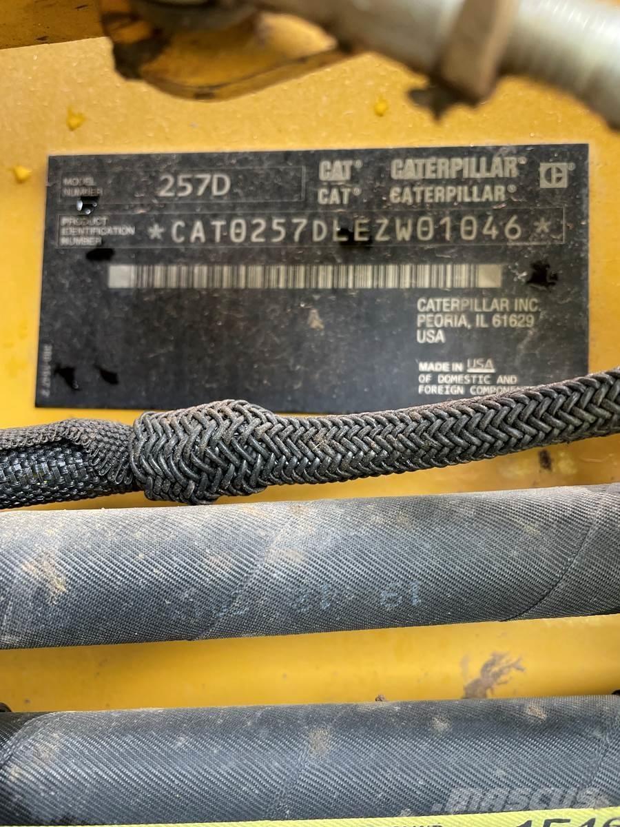 CAT 257D Міні-навантажувачі