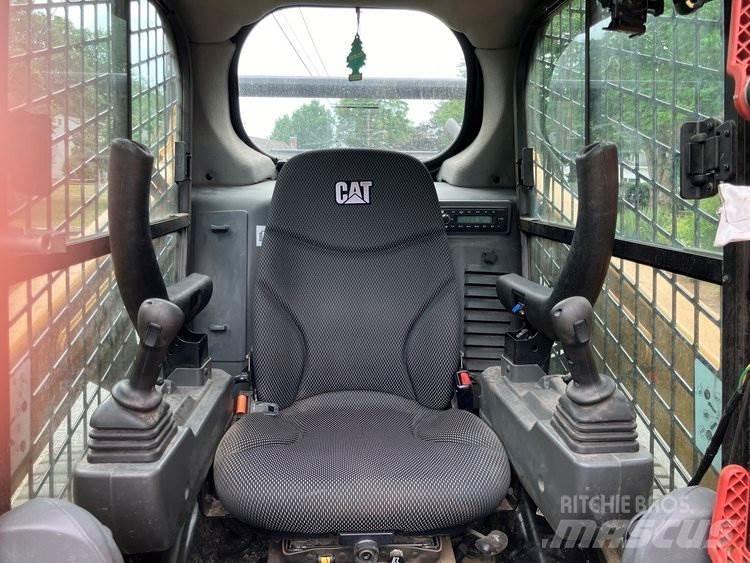 CAT 259D3 Гусеничні вантажники