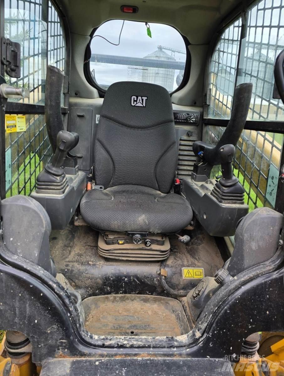 CAT 262D3 Міні-навантажувачі