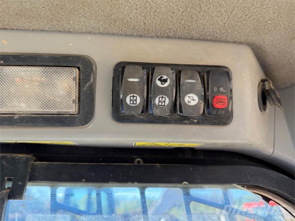 CAT 277D Міні-навантажувачі