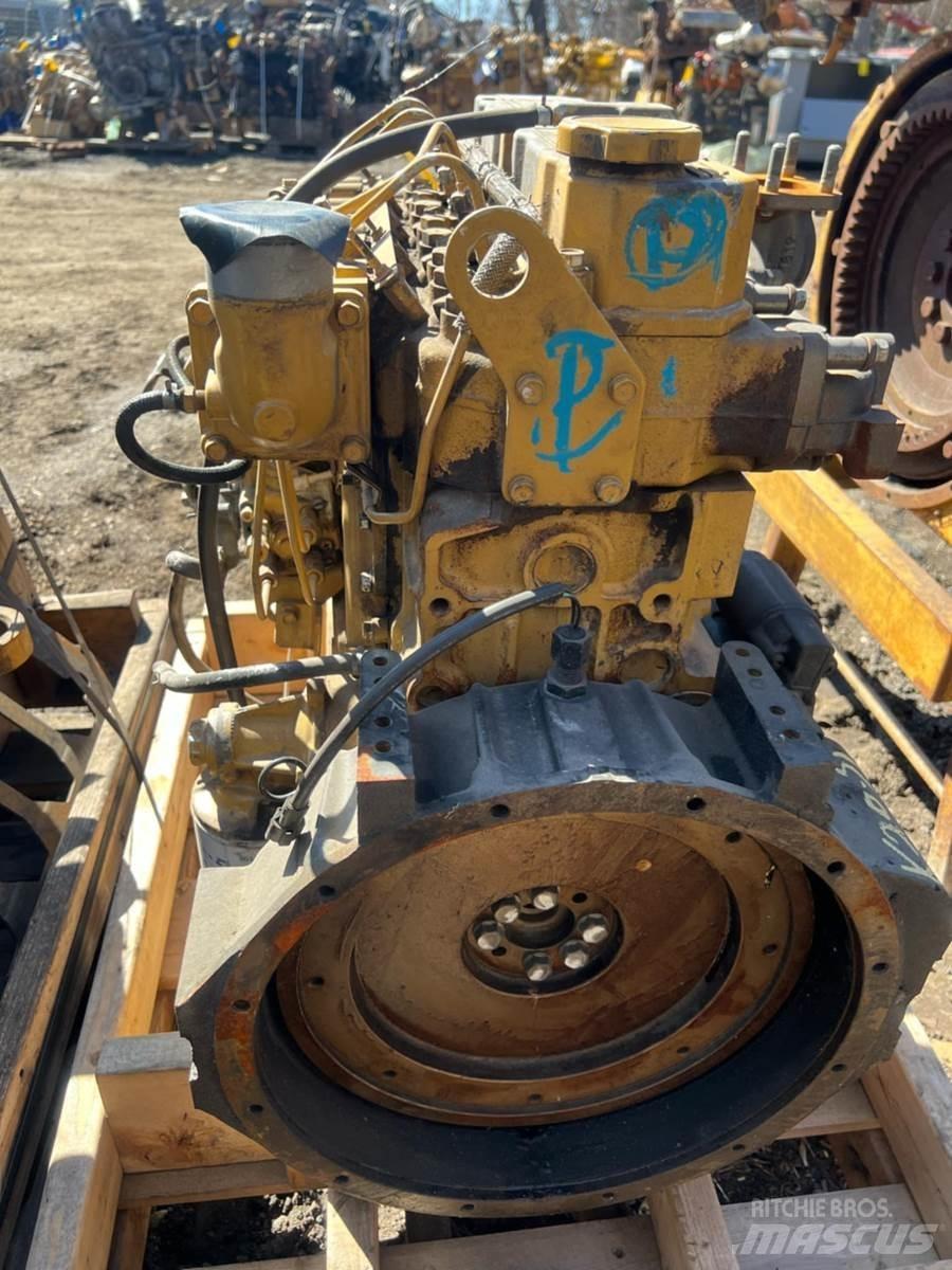 CAT 3044T Двигуни