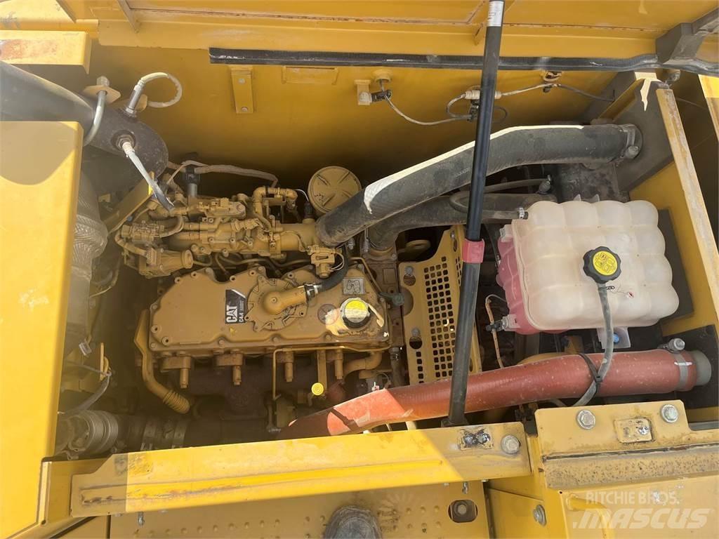 CAT 313FL Гусеничні екскаватори